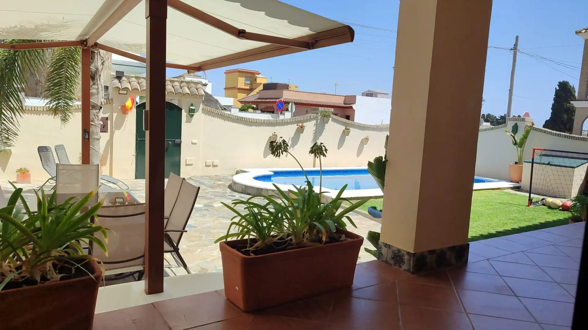 Houses for sale in Calle Francisco de Goya, 35, Santuario Terrace of Houses for sale in Chipiona with Air Conditioner, Terrace and Swimming Pool