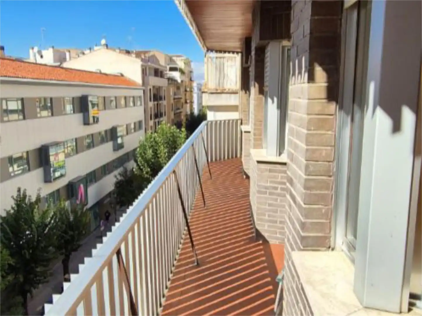 Flat for sale in Calle Horno de Abad, 14, Centro - Sagrario Balcony of Flat for sale in Granada with Air Conditioner, Storage room and Furnished