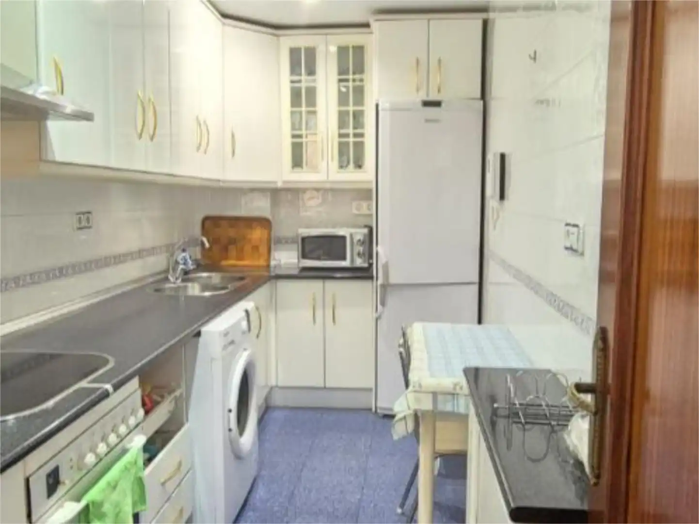 Flat for sale in Calle Horno de Abad, 14, Centro - Sagrario Kitchen of Flat for sale in Granada with Air Conditioner, Storage room and Furnished