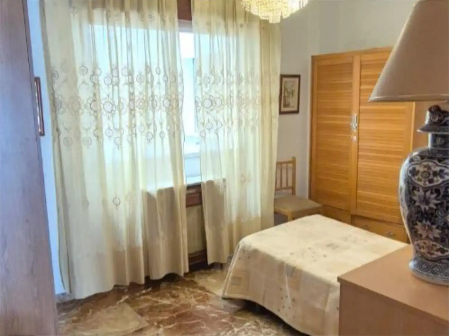 Flat for sale in Calle Horno de Abad, 14, Centro - Sagrario Bedroom of Flat for sale in Granada with Air Conditioner, Storage room and Furnished