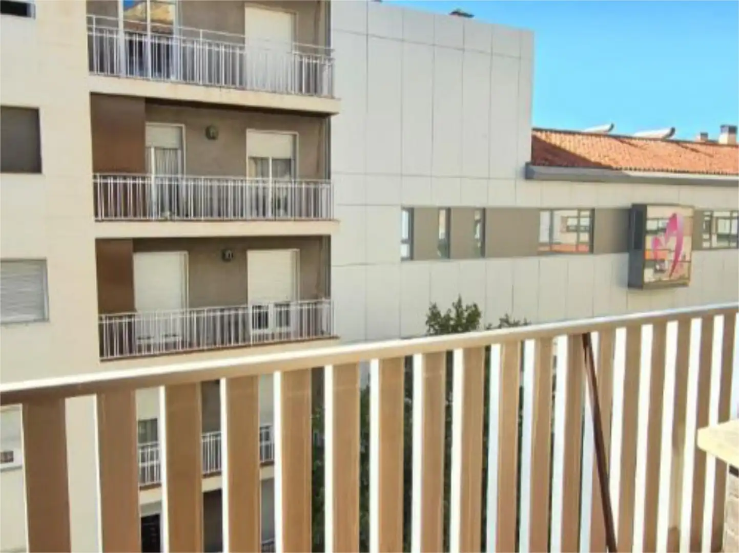 Flat for sale in Calle Horno de Abad, 14, Centro - Sagrario Balcony of Flat for sale in Granada with Air Conditioner, Storage room and Furnished