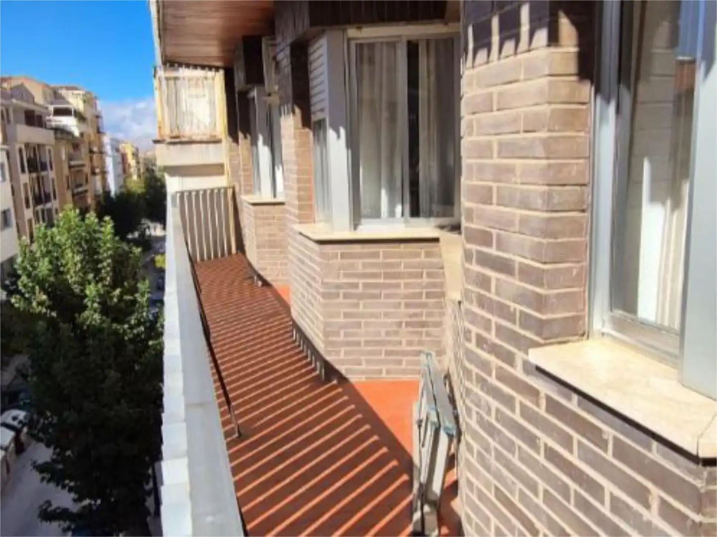 Flat for sale in Calle Horno de Abad, 14, Centro - Sagrario Balcony of Flat for sale in Granada with Air Conditioner, Storage room and Furnished