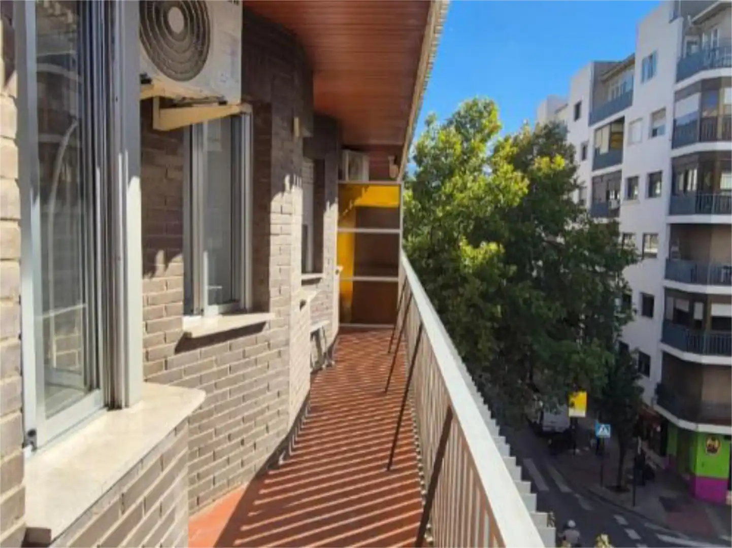 Flat for sale in Calle Horno de Abad, 14, Centro - Sagrario Balcony of Flat for sale in Granada with Air Conditioner, Storage room and Furnished