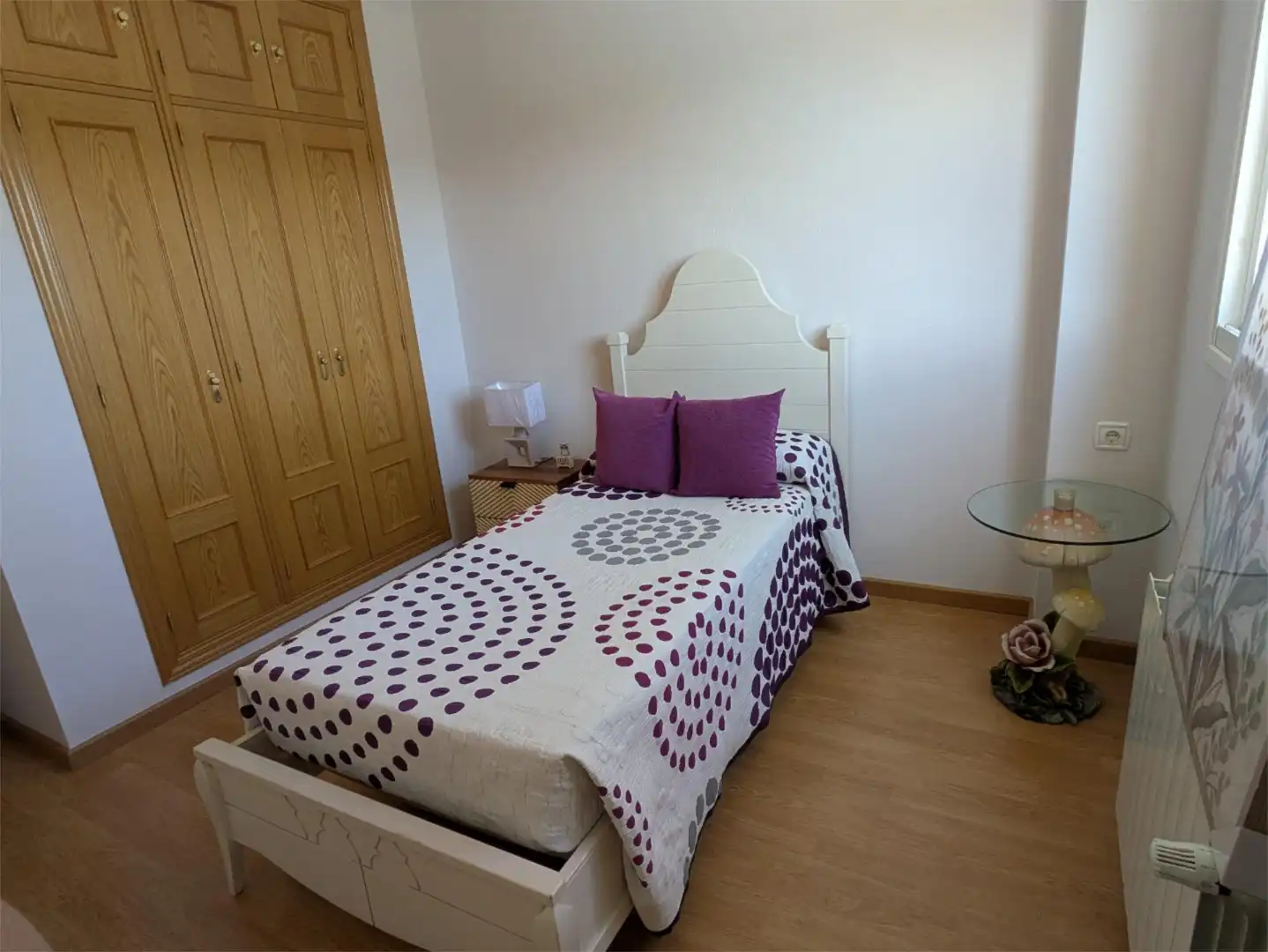 Pis de lloguer a Calle Galisteo, 26, Nuevo Cáceres Dormitori de Pis de lloguer en Cáceres amb Calefacció, Jardí privat i Parquet