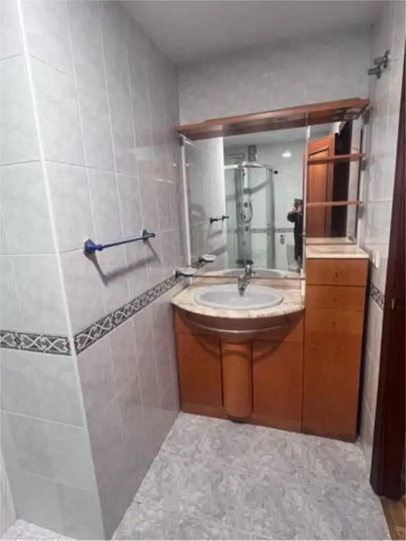 Baño de Piso de alquiler en Gijón  con Calefacción y Amueblado