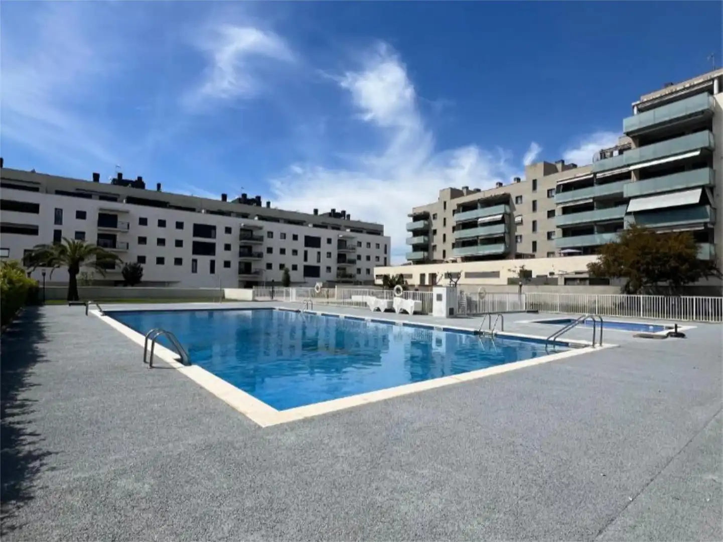 Schwimmbecken von Wohnung zum Verkauf in Calafell mit Klimaanlage, Terrasse und Schwimmbad