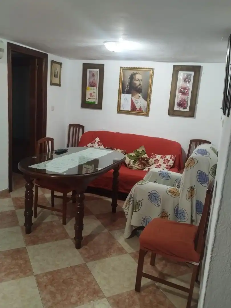 Sala de estar de Casa adosada en venta en Encinas Reales con Aire acondicionado y Amueblado