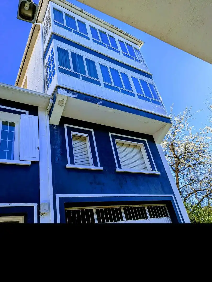 Außenansicht von Wohnung zum Verkauf in Baralla mit Heizung, Privatgarten und Parkett