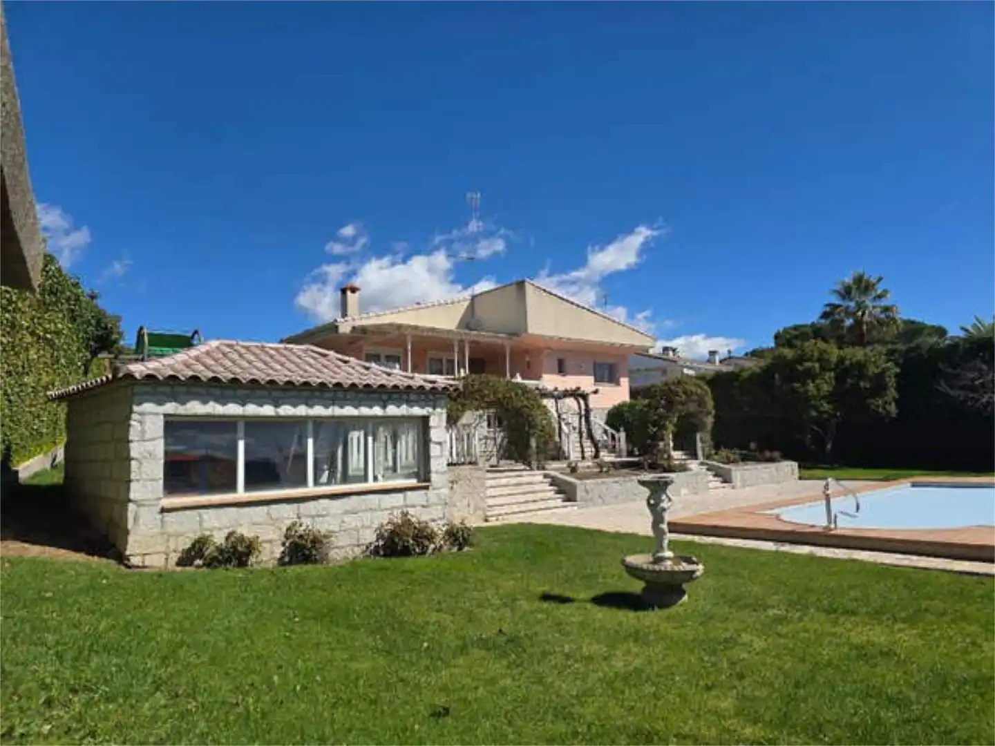 Garten von Einfamilien-Reihenhaus zum Verkauf in Villaviciosa de Odón mit Heizung, Privatgarten und Terrasse