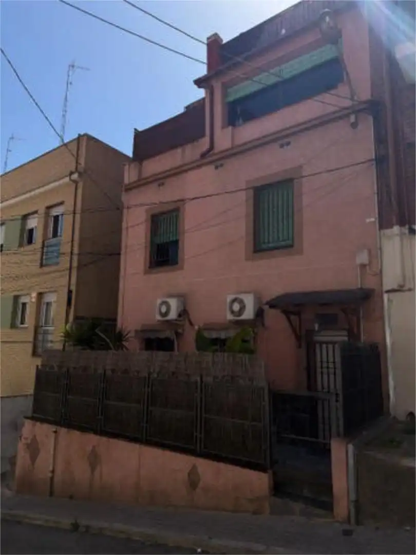 Vista exterior de Casa o xalet en venda en Badalona amb Terrassa