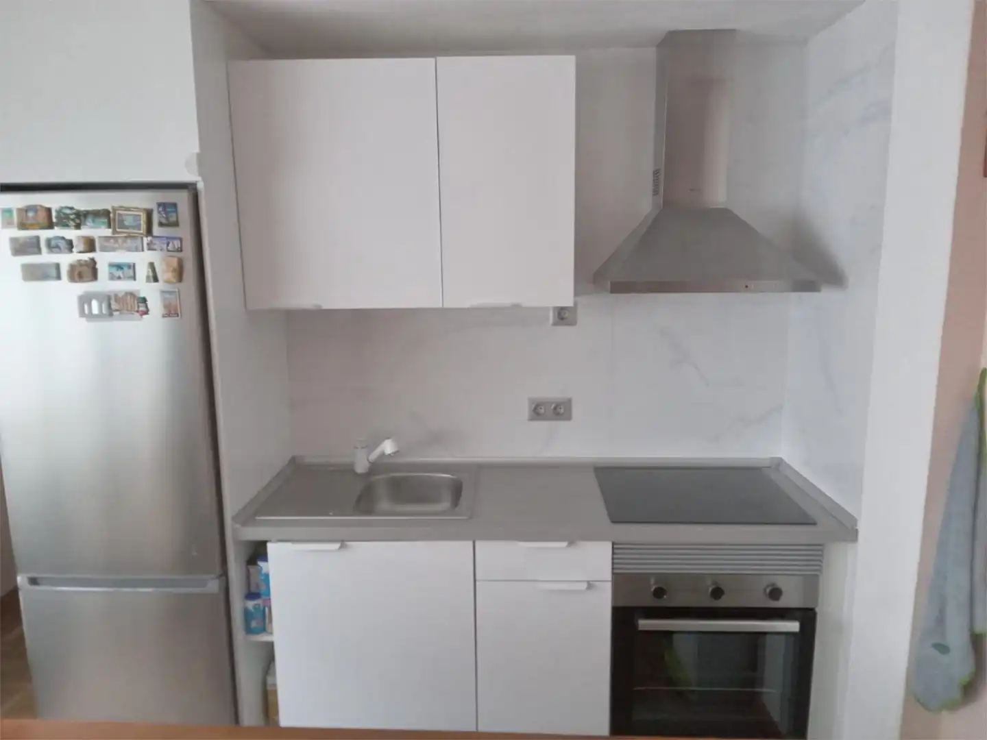 Cuina de Apartament de lloguer en  Madrid Capital amb Aire condicionat