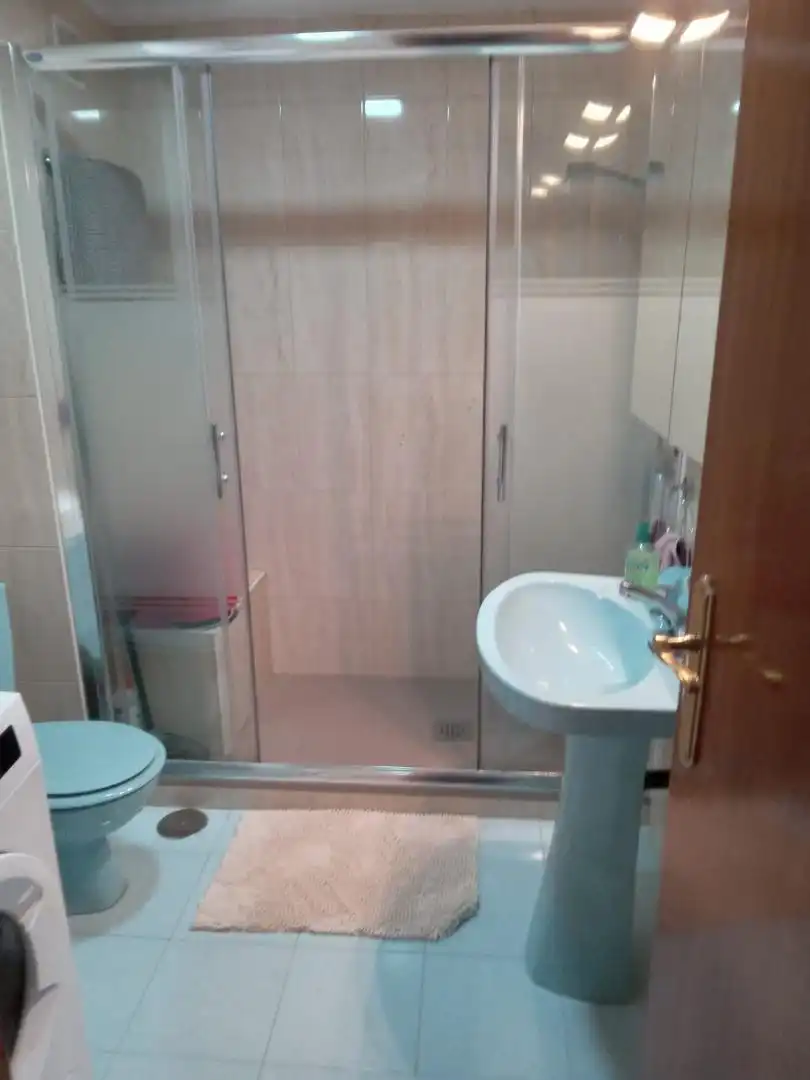 Bany de Apartament de lloguer en  Madrid Capital amb Aire condicionat