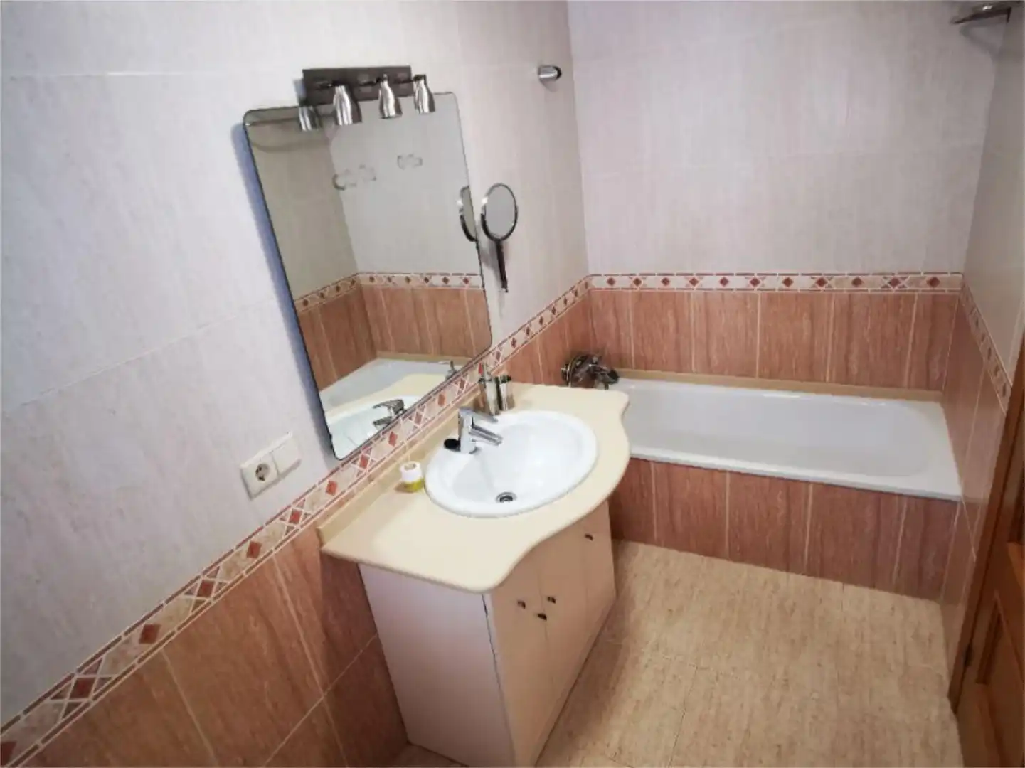 Flat for sale in Calle San Antonio, 41, Catral Bathroom of Flat for sale in Catral with Air Conditioner, Terrace and Balcony