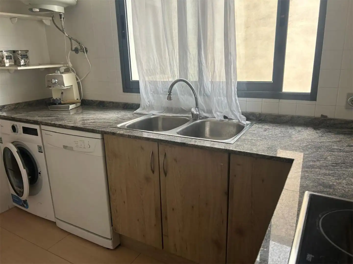 Flat for rent in Carrer Virgen del Losar, 22, Playa Puerto de Sagunto Kitchen of Flat for rent in Sagunto / Sagunt with Air Conditioner, Terrace and Furnished