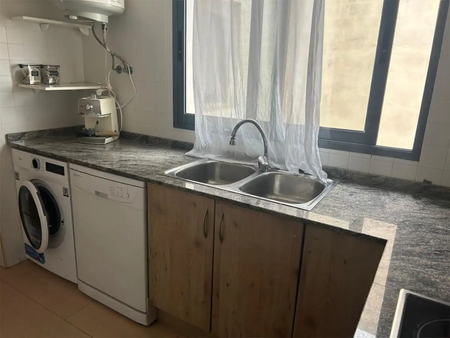 Flat for rent in Carrer Virgen del Losar, 22, Playa Puerto de Sagunto Kitchen of Flat for rent in Sagunto / Sagunt with Air Conditioner, Terrace and Furnished