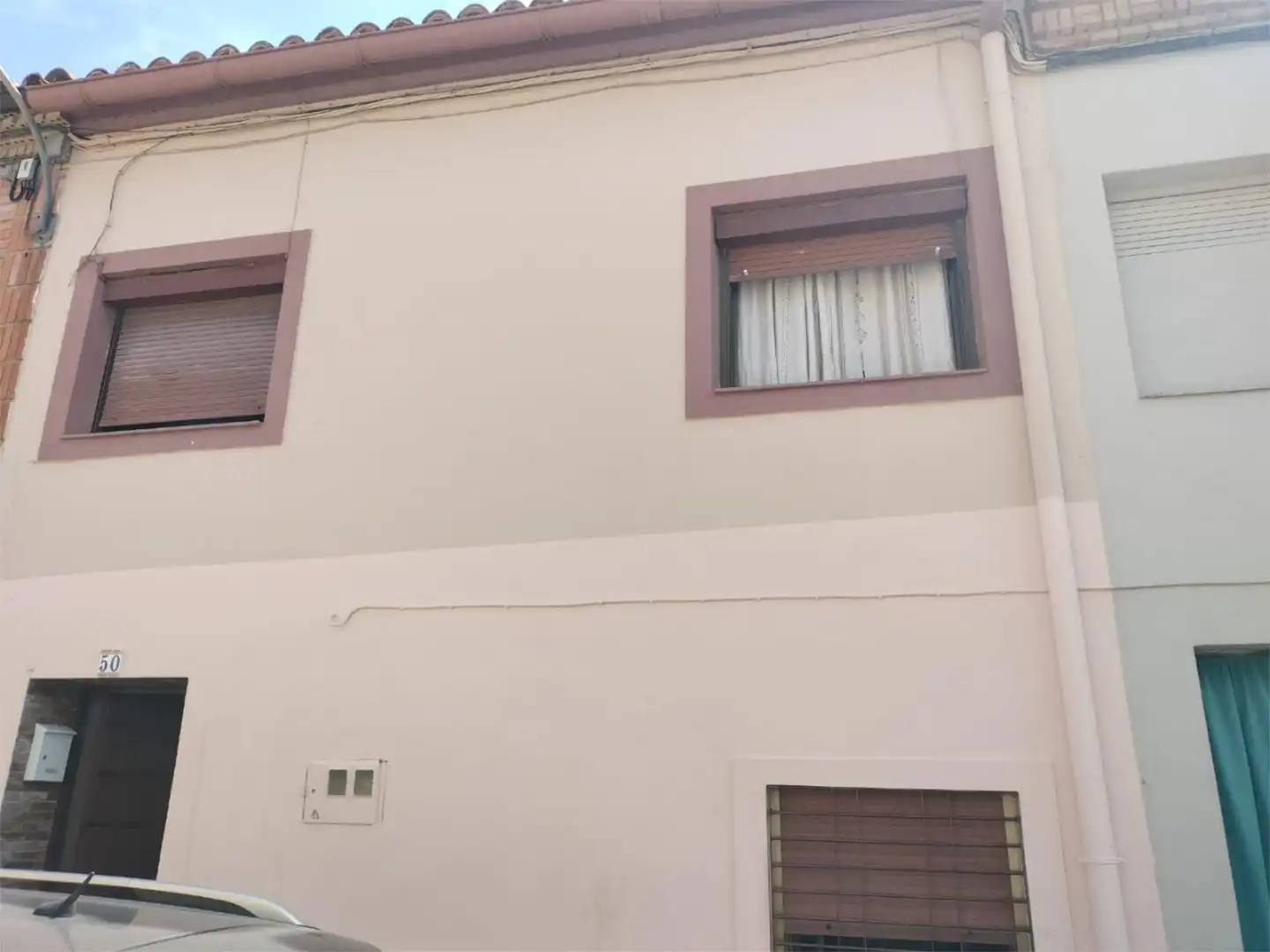 Vista exterior de Casa adosada en venda en Cortes amb Terrassa