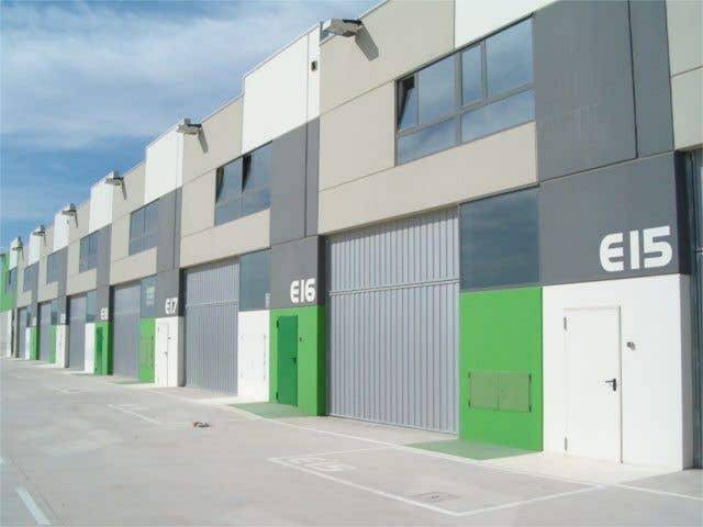Nave industrial en Alquiler en Cartuja Baja