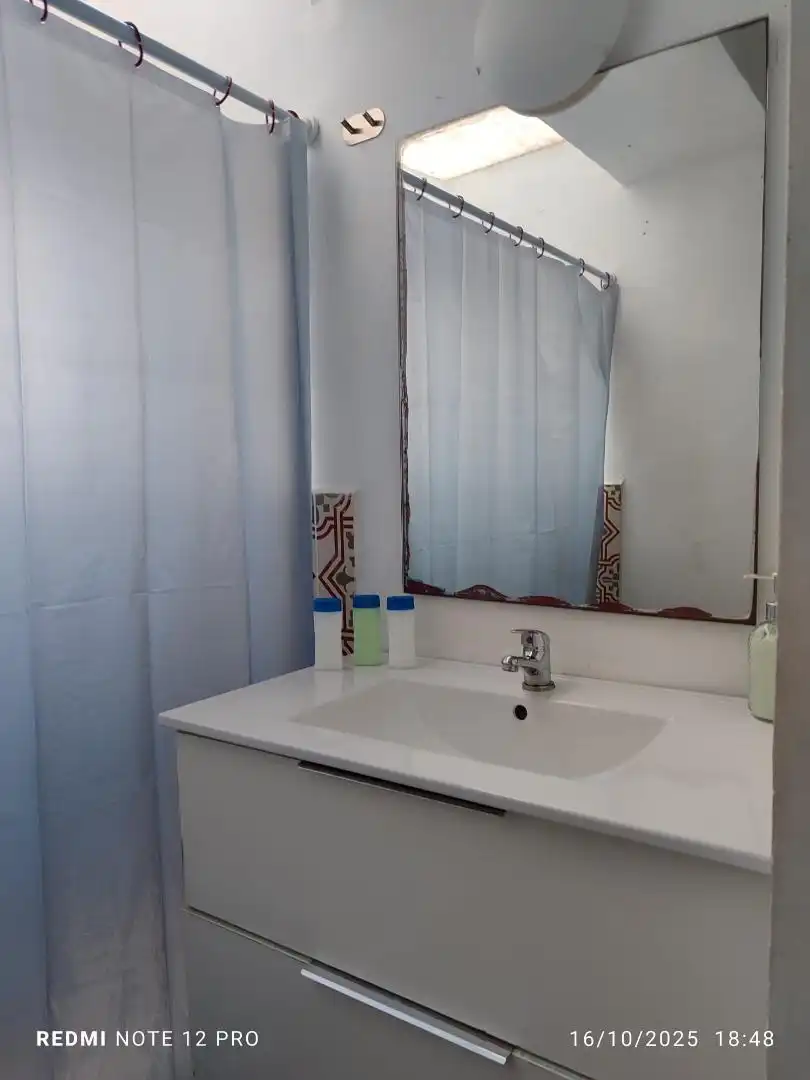 Flat for rent in Carrer de Sant Rafael, 29, La Malva-rosa Bathroom of Flat for rent in Valencia with Air Conditioner, Furnished and Oven