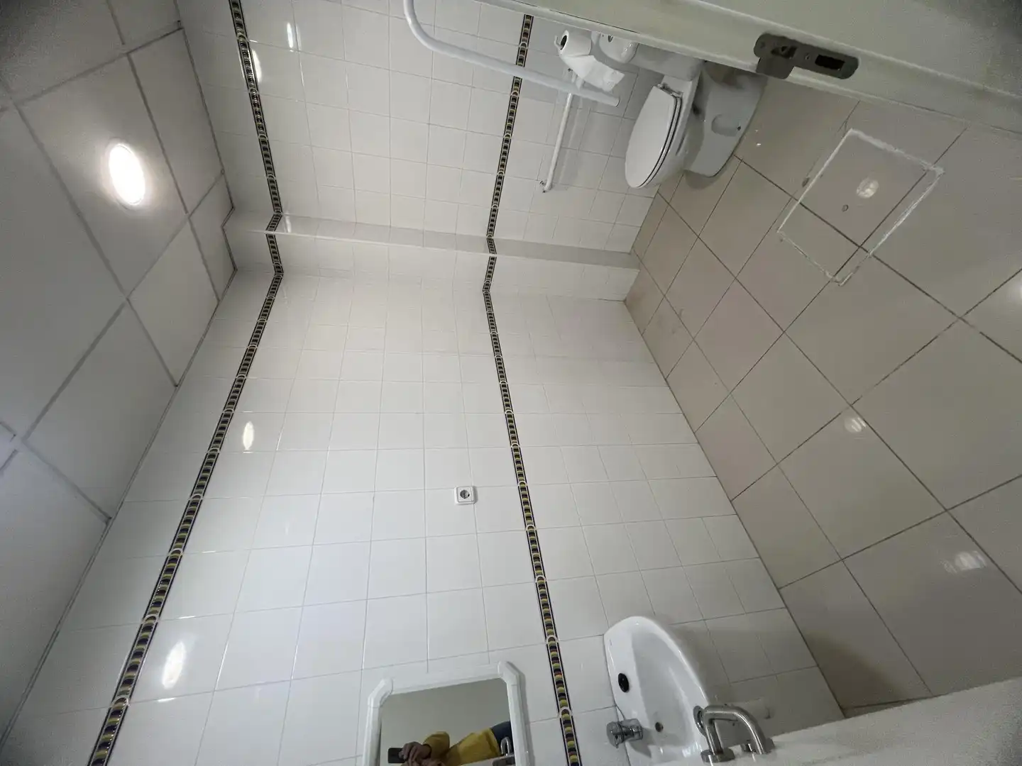Badezimmer von Geschaftsraum zur Miete in Chiclana de la Frontera mit Klimaanlage