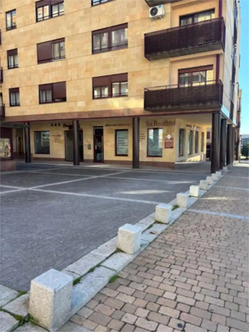 Vista exterior de Local de lloguer en Salamanca Capital amb Aire condicionat