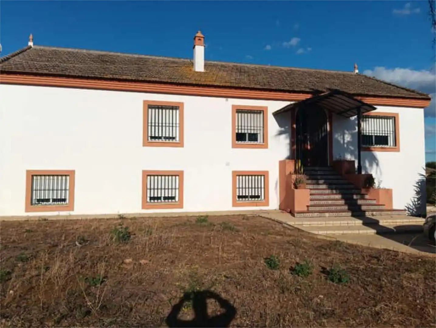 Vista exterior de Casa adosada en venda en Dos Hermanas amb Jardí privat, Terrassa i Traster