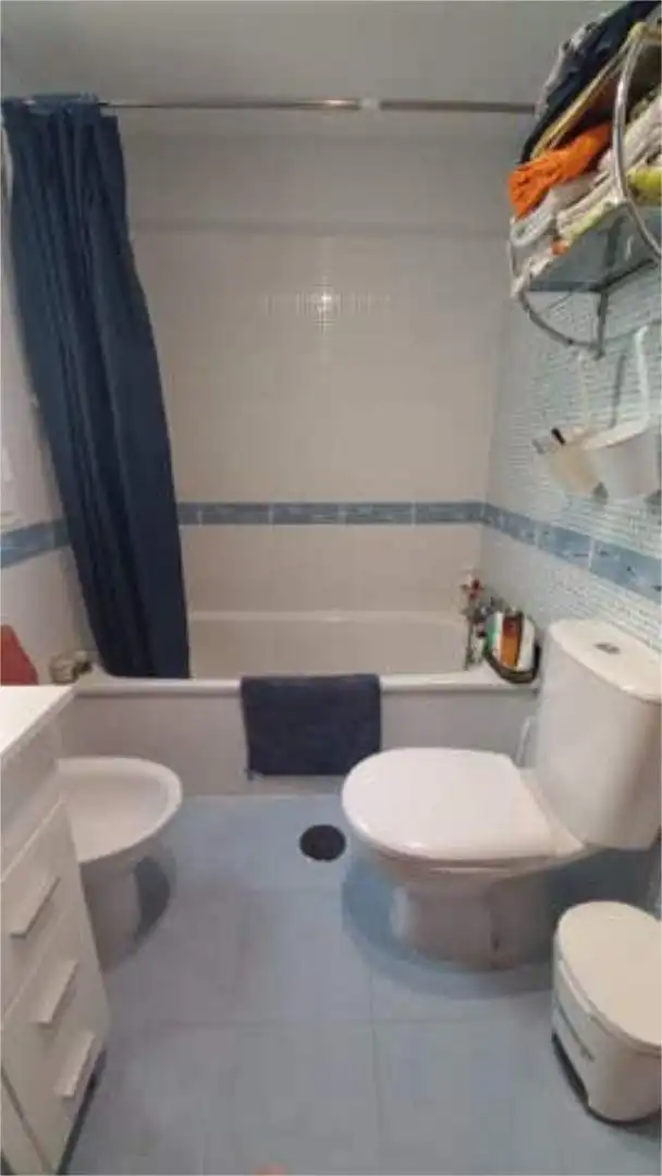 Badezimmer von Wohnung zum Verkauf in Antequera mit Heizung, Privatgarten und Abstellraum