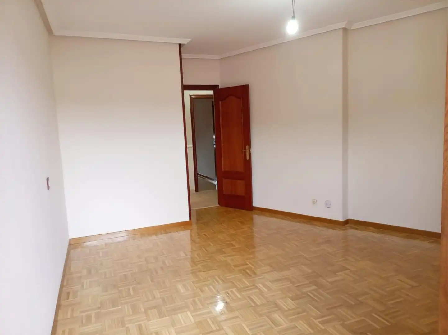 Pis en venda a Avenida Prudencio González, 21, Llanera Dormitori de Pis en venda en Llanera amb Balcó