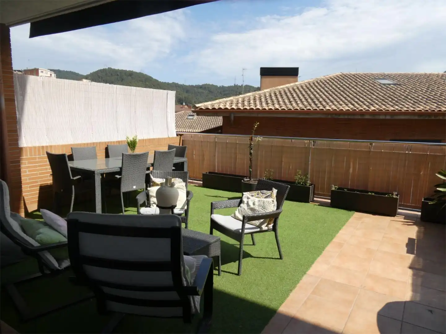 Terrasse von Einfamilien-Reihenhaus zum Verkauf in Sant Climent de Llobregat mit Klimaanlage, Heizung und Privatgarten