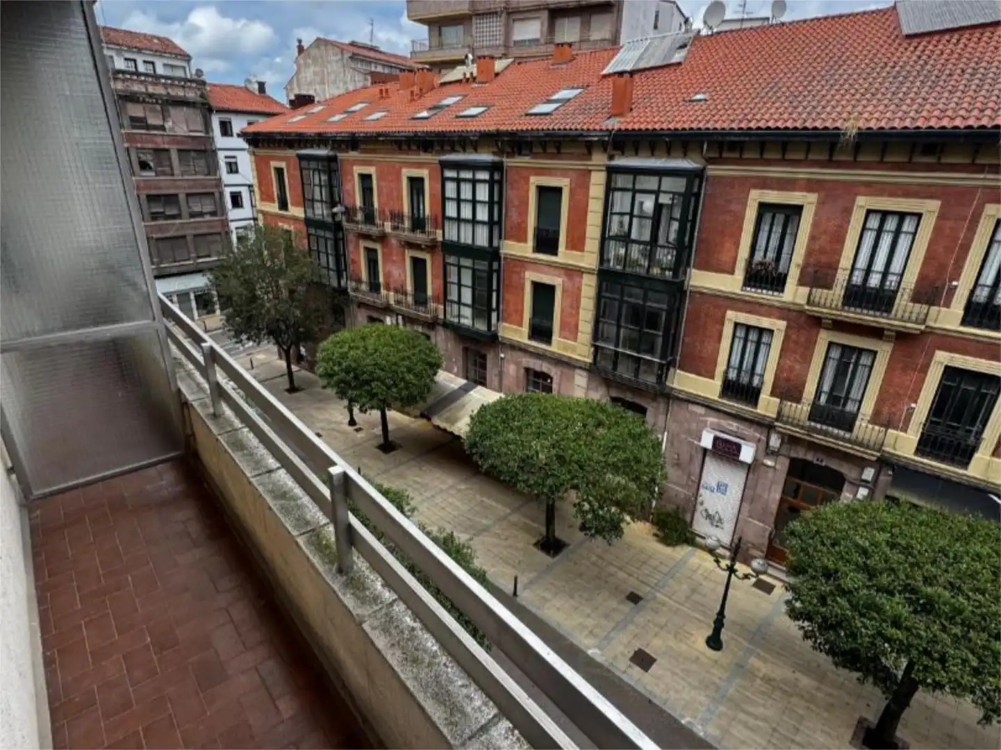 Wohnung zum Verkauf in Plaza de Gilberto Quijano, 5, Centro Außenansicht von Wohnung zum Verkauf in Torrelavega mit Balkon