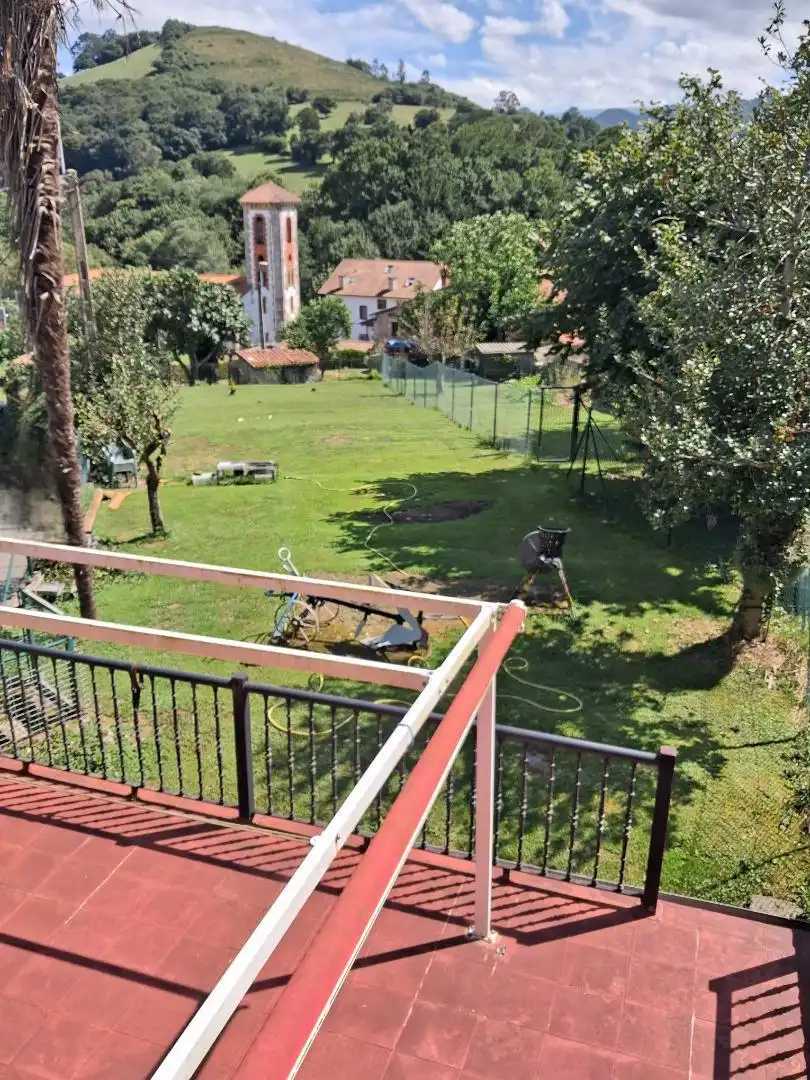 Jardín de Casa adosada en venta en Medio Cudeyo con Terraza y Balcón