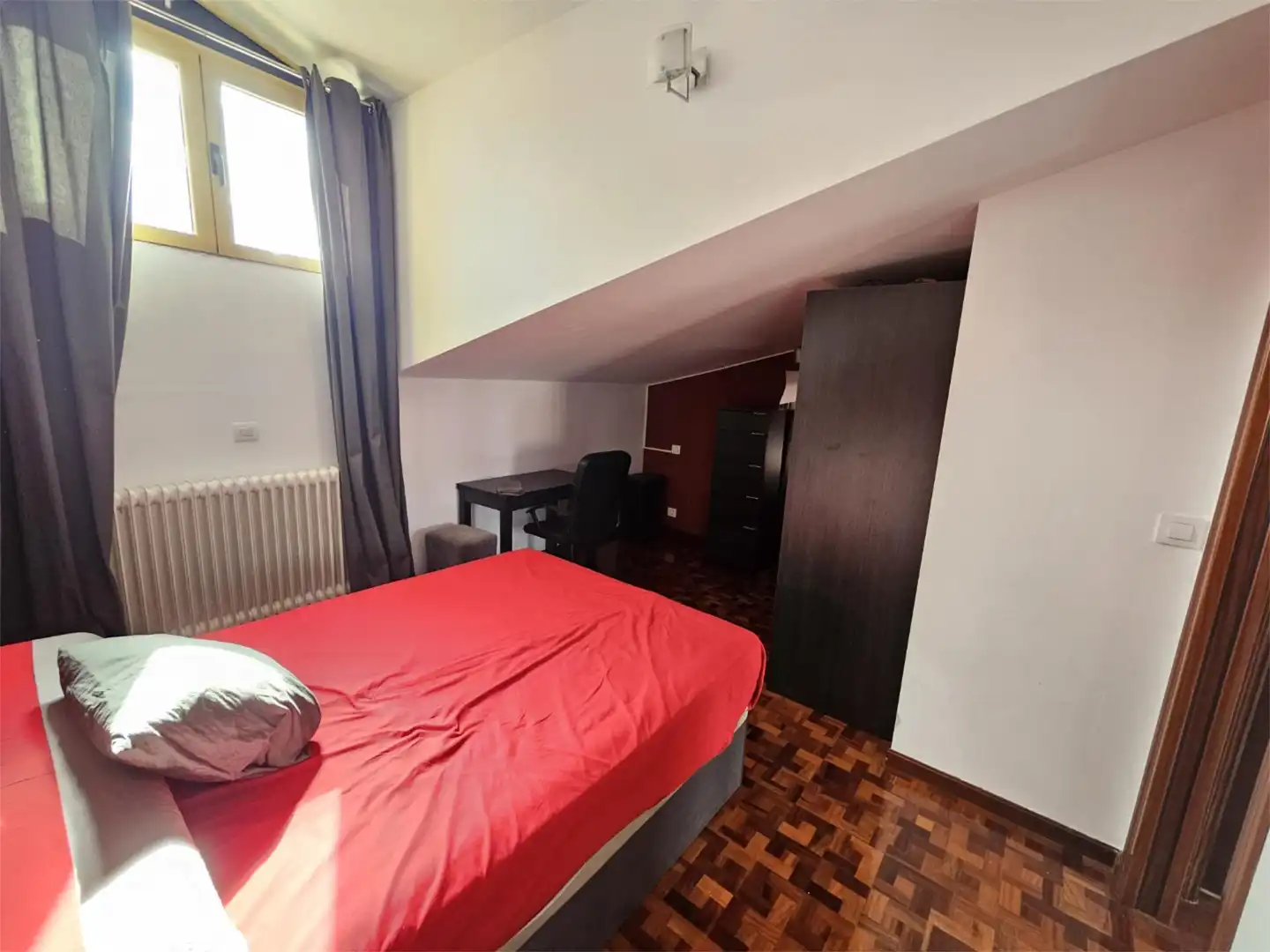 Bedroom of Attic for sale in Salas de los Infantes  with Parquet flooring, Furnished and Oven
