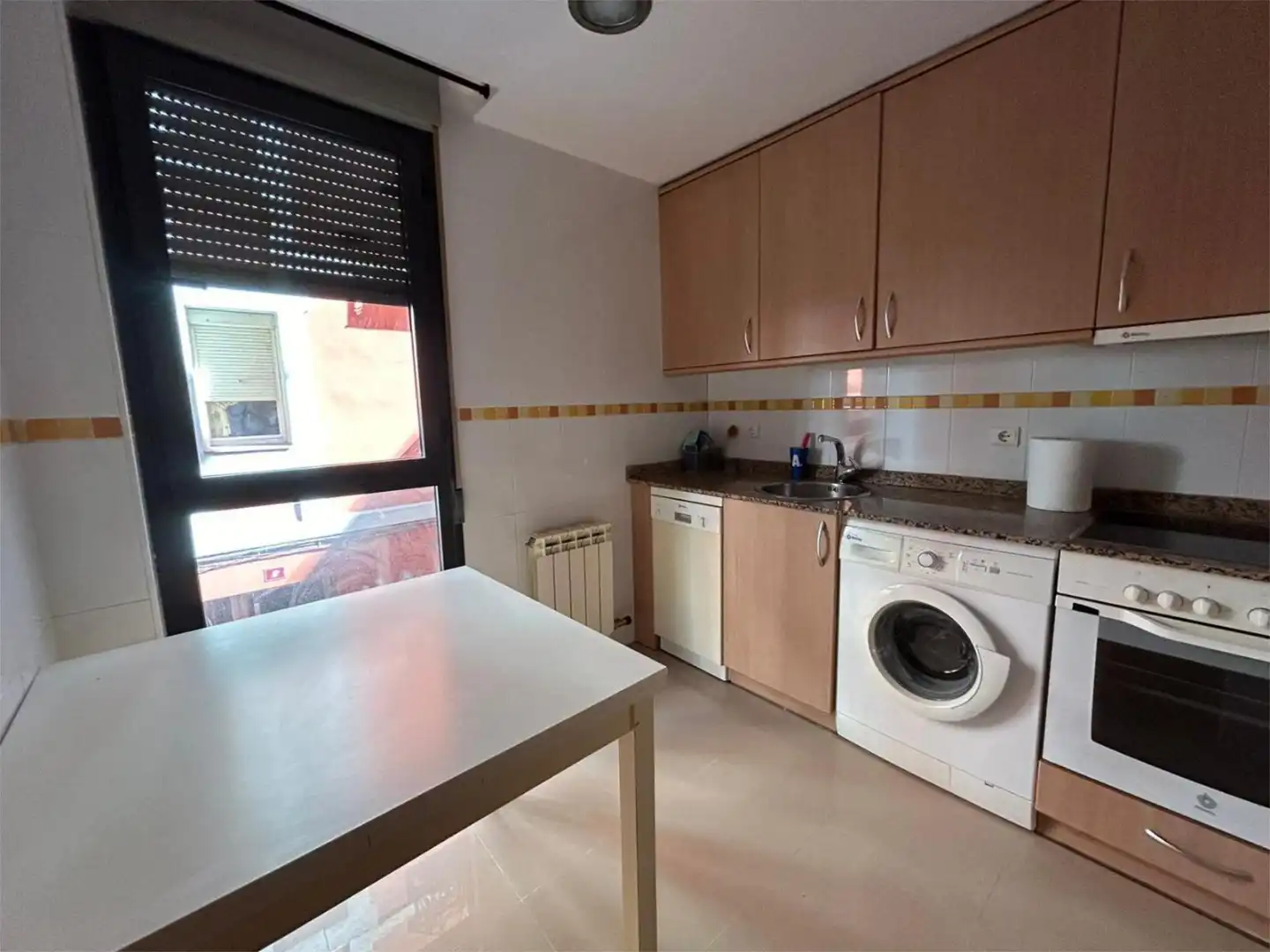 Cocina de Piso de alquiler en  Logroño con Calefacción, Parquet y Amueblado