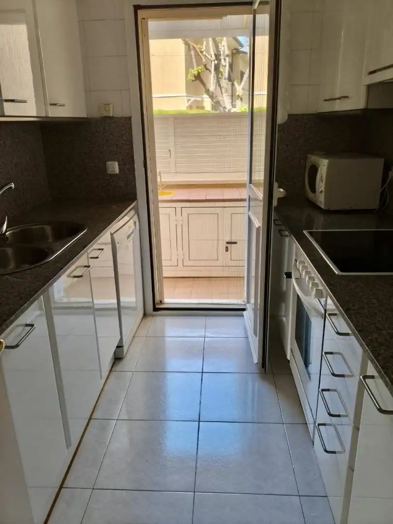 Planta baja en venta en Carrer Verbania, 72, Sant Pol Cocina de Planta baja en venta en Sant Feliu de Guíxols con Terraza y Piscina