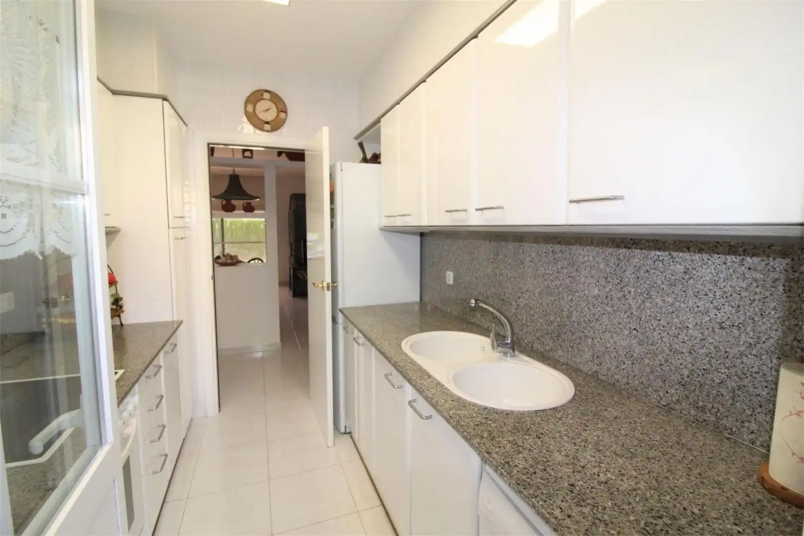 Planta baja en venta en Carrer Verbania, 72, Sant Pol Cocina de Planta baja en venta en Sant Feliu de Guíxols con Terraza y Piscina