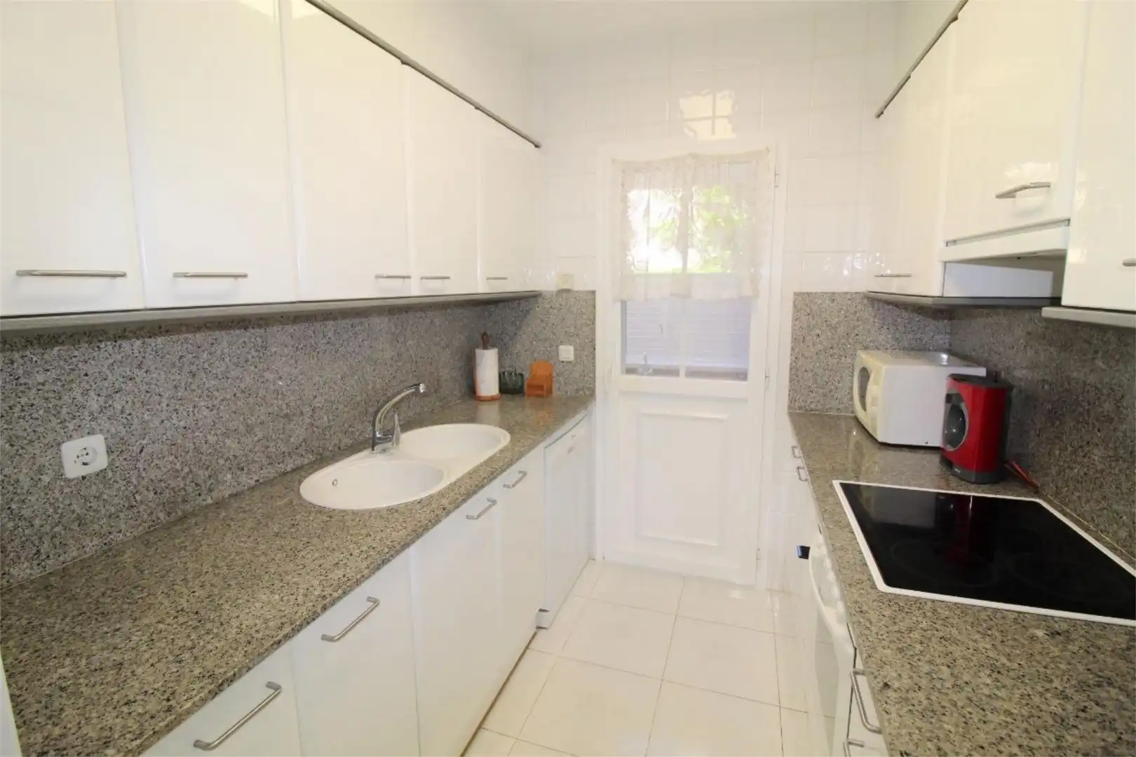 Planta baja en venta en Carrer Verbania, 72, Sant Pol Cocina de Planta baja en venta en Sant Feliu de Guíxols con Terraza y Piscina