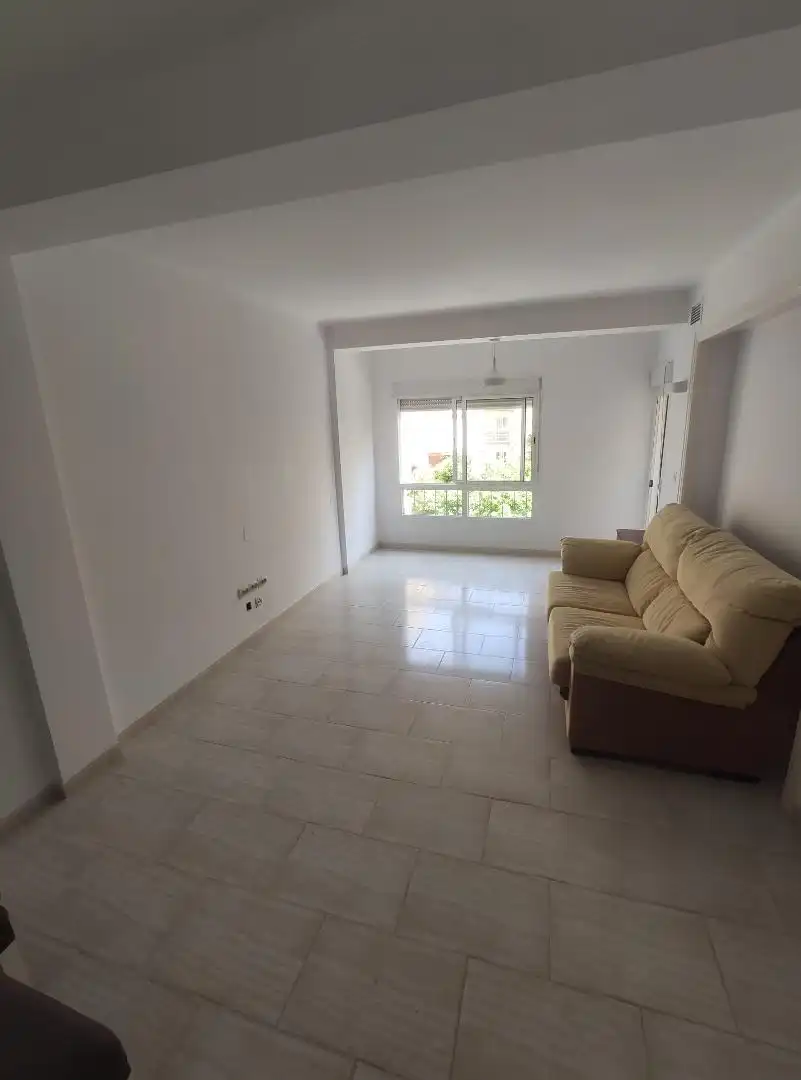 Sala d'estar de Pis en venda en Algeciras amb Aire condicionat, Traster i Forn