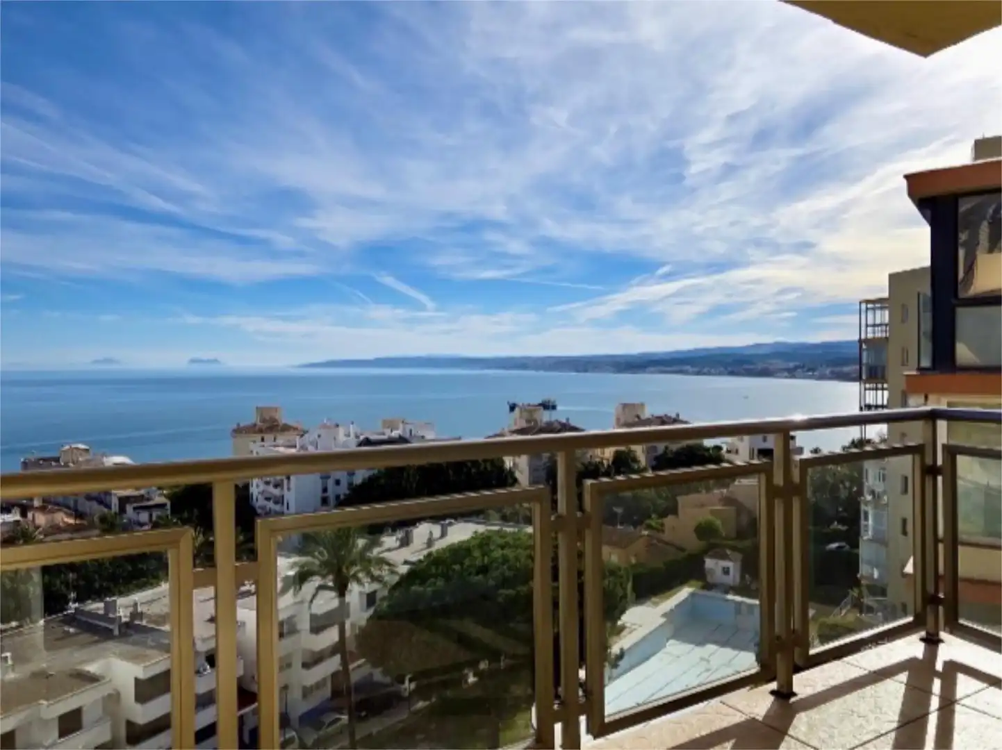 Vista exterior de Pis en venda en Estepona amb Aire condicionat, Calefacció i Parquet