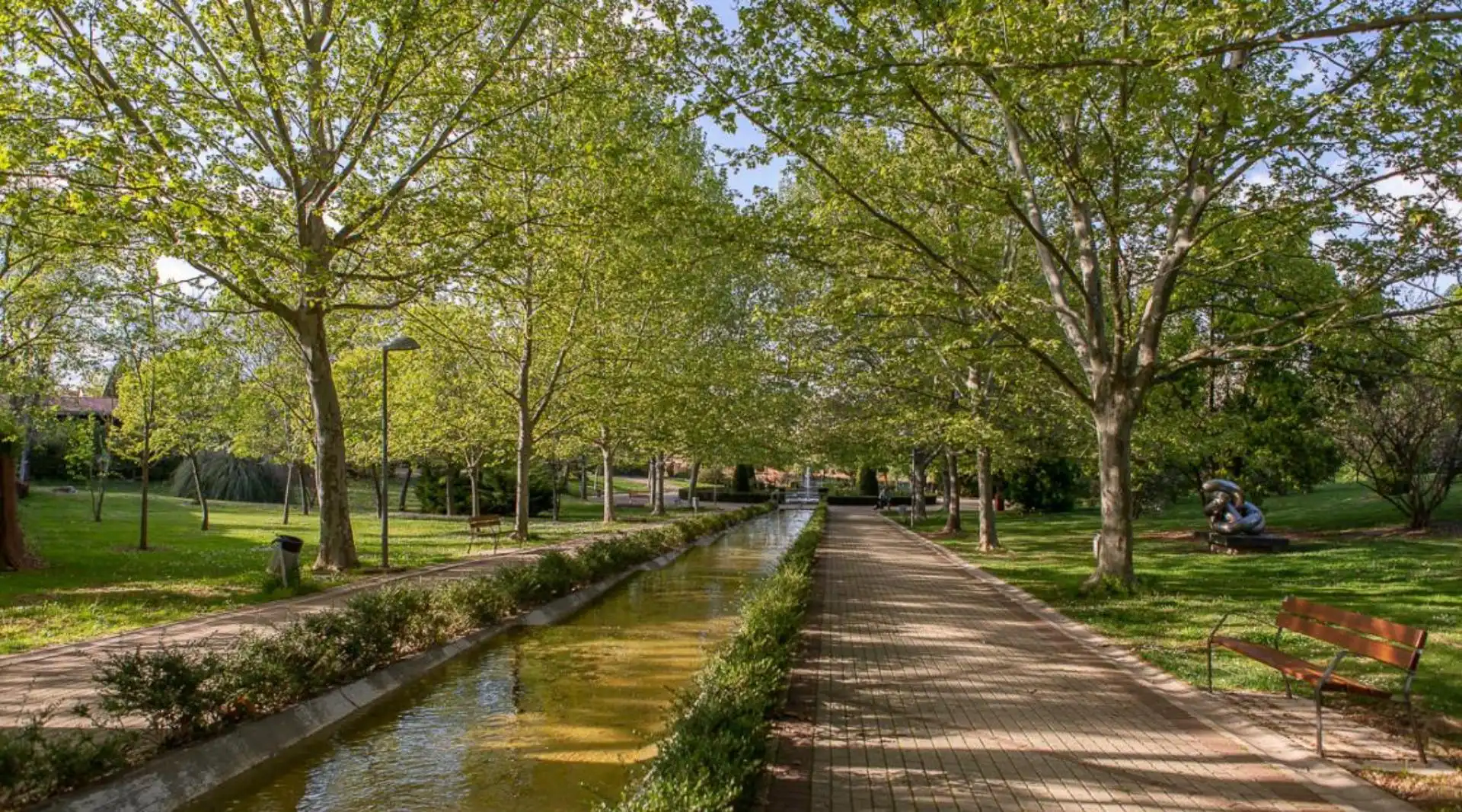 Außenansicht von Wohnungen zur Miete in Cáceres mit Klimaanlage, Heizung und Privatgarten