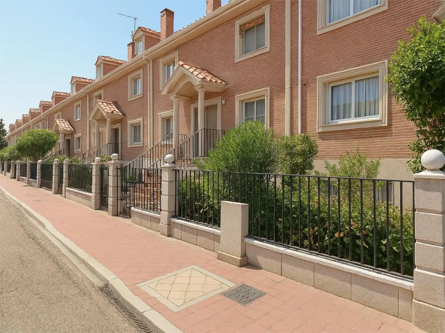 Vista exterior de Casa adosada en venta en Arroyo de la Encomienda con Aire acondicionado y Piscina