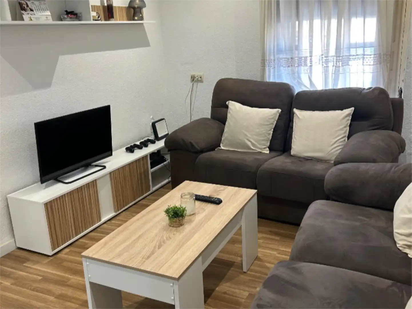 Sala de estar de Estudio de alquiler en Navas de San Juan con Parquet y Amueblado