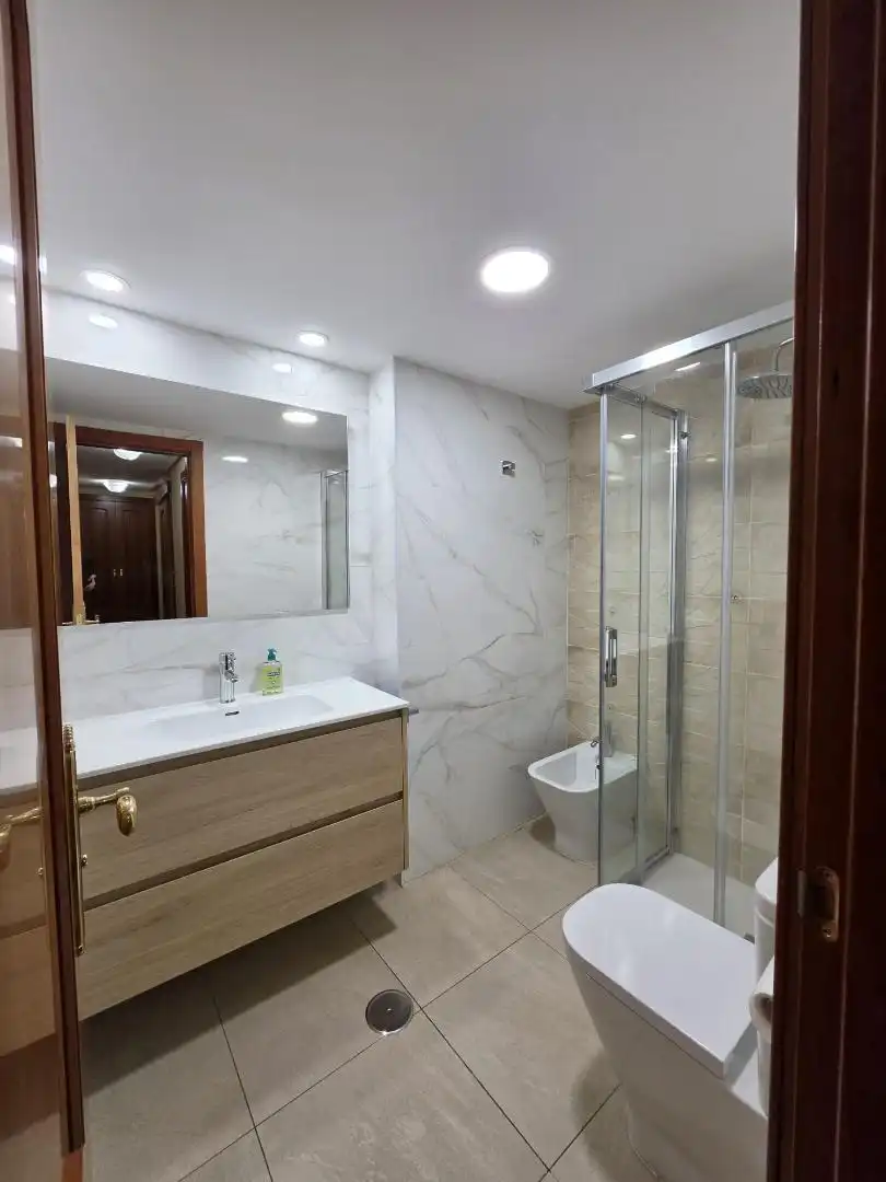 Baño de Piso en venta en Madrid con Aire acondicionado, Calefacción y Jardín privado