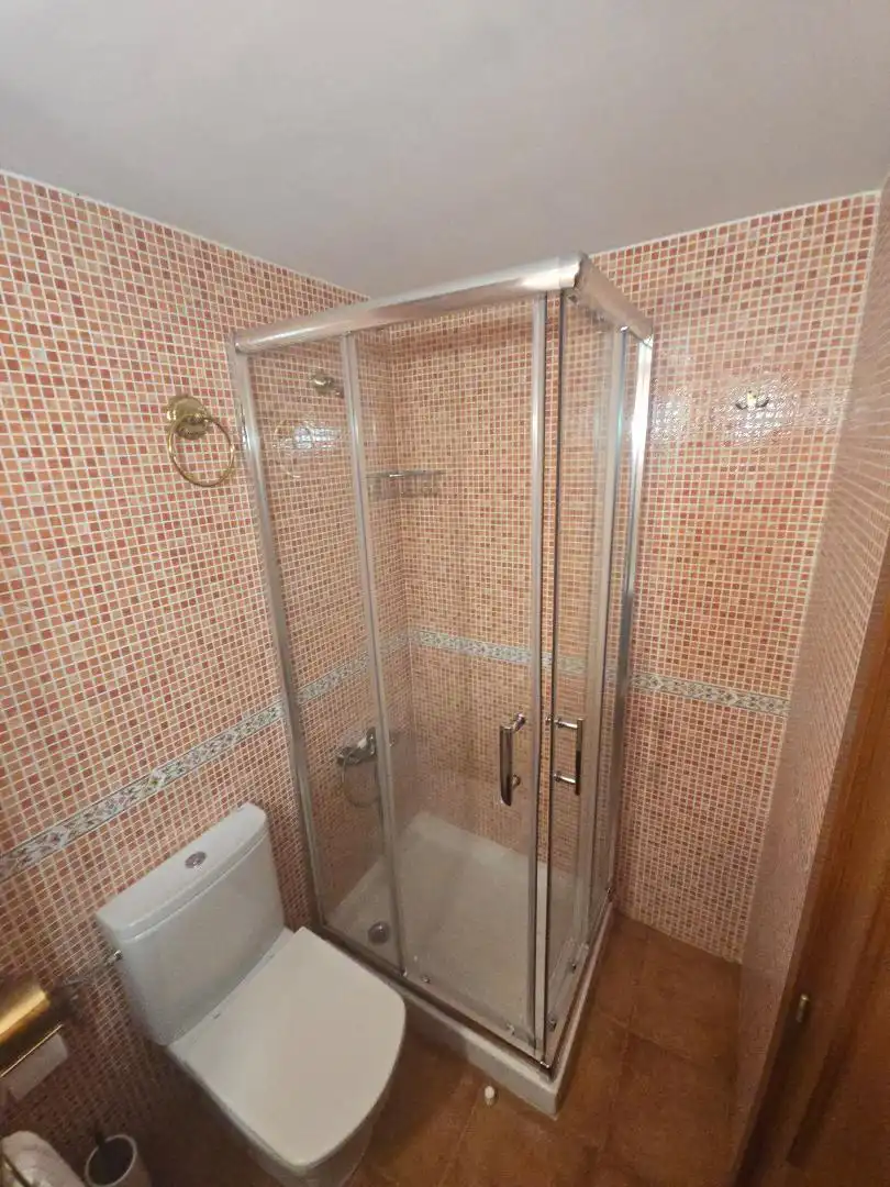 Baño de Piso en venta en Madrid con Aire acondicionado, Calefacción y Jardín privado