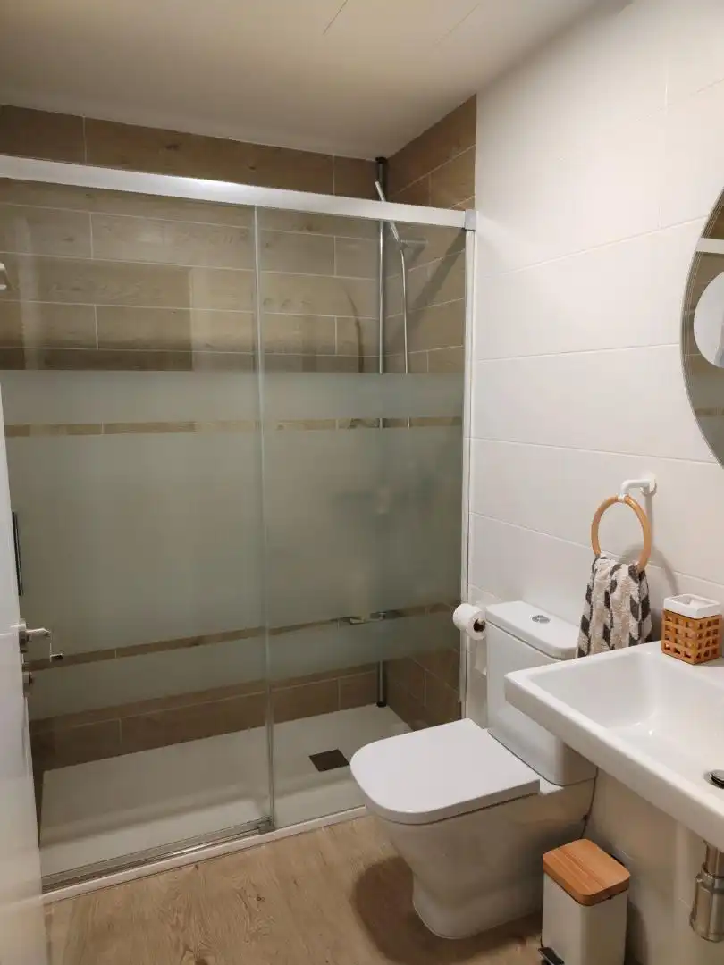 Flat for sale in Calle Catamarán, 4, Los Guindos - Parque Mediterráneo - Santa Paula Bathroom of Flat for sale in Málaga with Air Conditioner, Heating and Terrace
