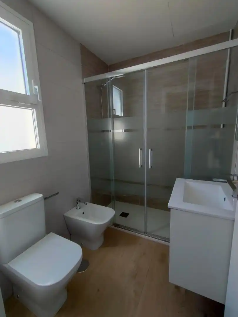 Flat for sale in Calle Catamarán, 4, Los Guindos - Parque Mediterráneo - Santa Paula Bathroom of Flat for sale in Málaga with Air Conditioner, Heating and Terrace