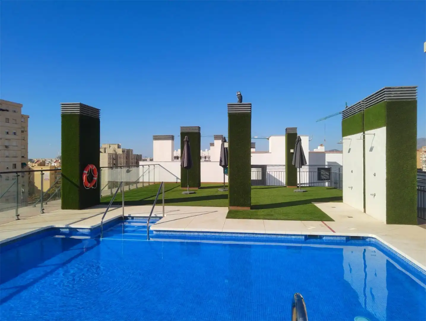 Flat for sale in Calle Catamarán, 4, Los Guindos - Parque Mediterráneo - Santa Paula Swimming pool of Flat for sale in Málaga with Air Conditioner, Heating and Terrace