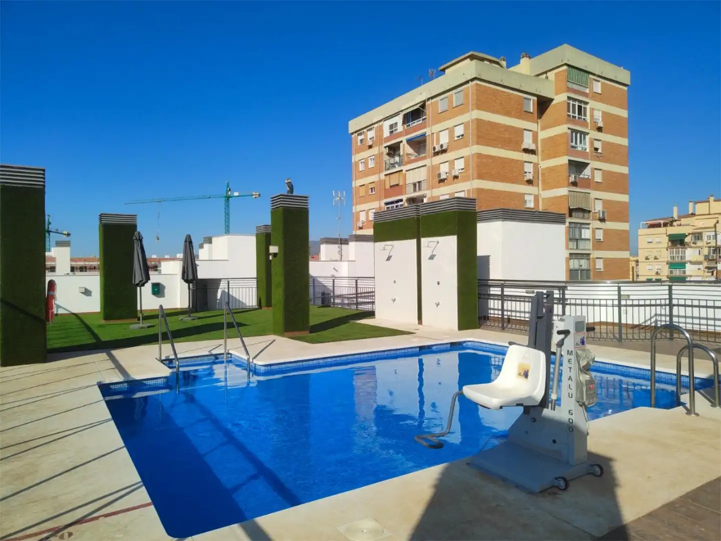 Flat for sale in Calle Catamarán, 4, Los Guindos - Parque Mediterráneo - Santa Paula Swimming pool of Flat for sale in Málaga with Air Conditioner, Heating and Terrace