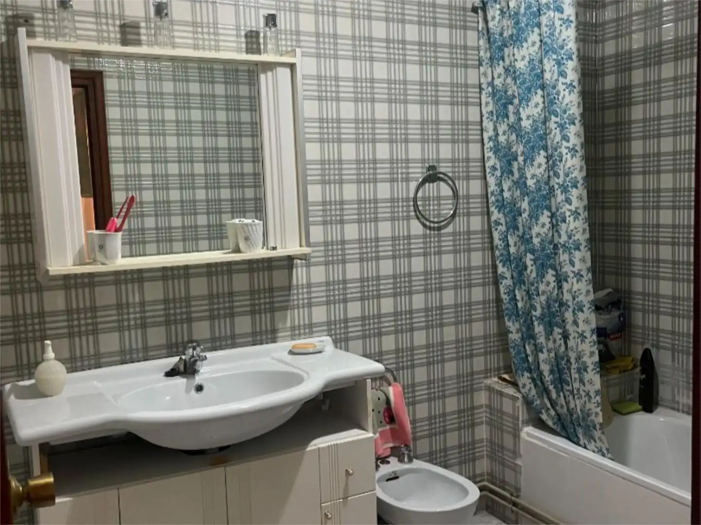 Casa adosada en venta en Calle Ronda del Cristo, 21, Alaejos Baño de Casa adosada en venta en Alaejos con Calefacción, Parquet y Trastero