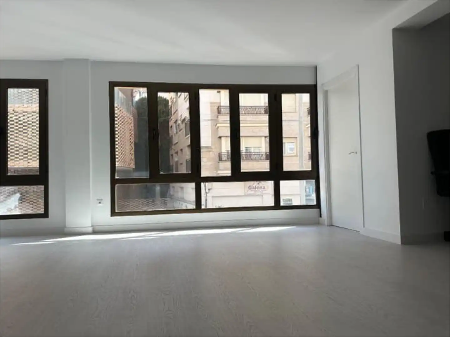 Vista exterior de Oficina de alquiler en Navalmoral de la Mata con Aire acondicionado