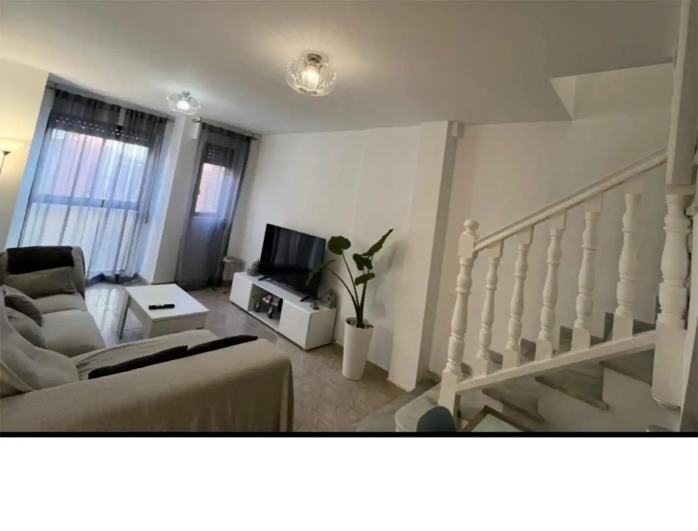Maisonette zum Verkauf in Calle Gibraltar Español, 70, Almería Capital Wohnzimmer von Maisonette zum Verkauf in Almería Capital mit Terrasse und Balkon