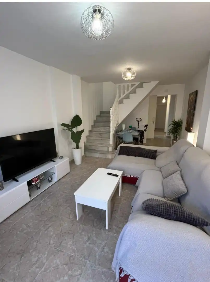 Maisonette zum Verkauf in Calle Gibraltar Español, 70, Almería Capital Wohnzimmer von Maisonette zum Verkauf in Almería Capital mit Terrasse und Balkon